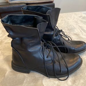 Women’s Sketcher booties